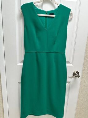 Anne Klein Emerald Green V-Neck Midi Sheath Dress